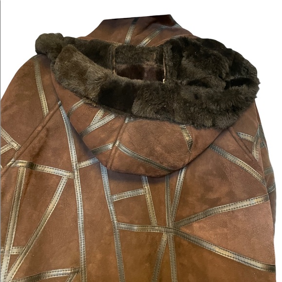 Women’s Sheepskin Coat - Picture 4 of 7